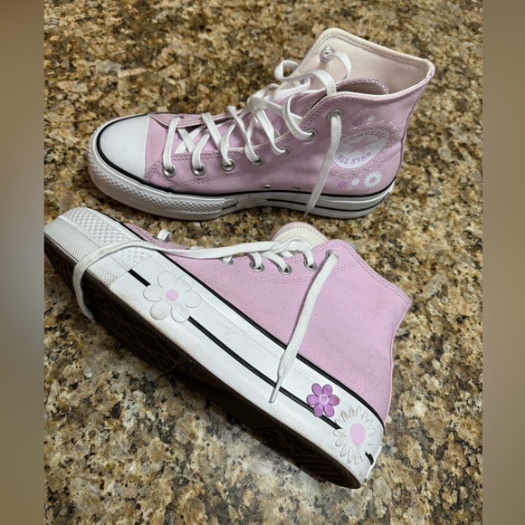 CONVERSE Platform High-tops. Size 8. Pink with multicolored flowers. - Picture 3 of 6